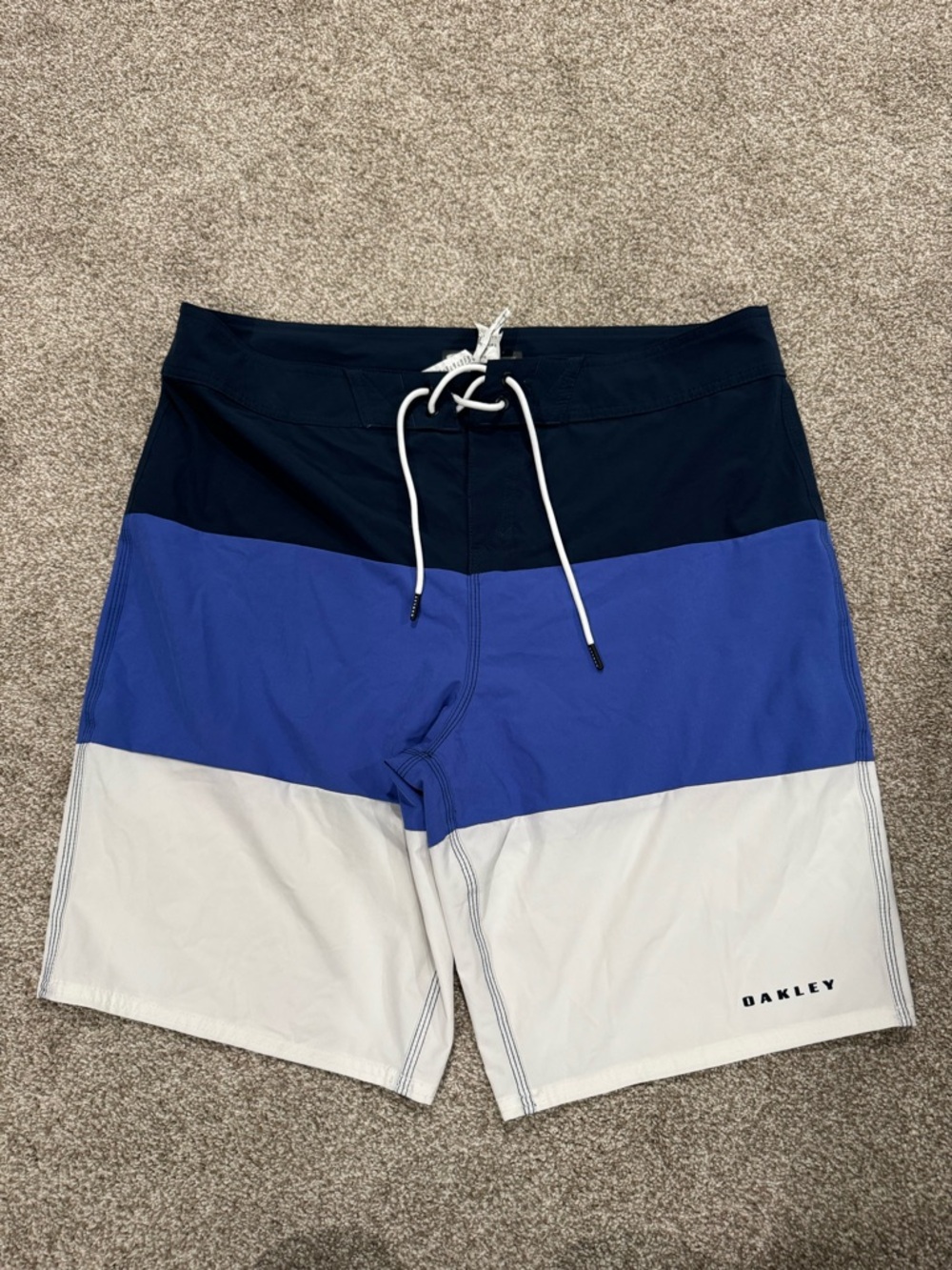 Oakley Men’s Navy, Blue & White Colorblock Swim Board Shorts